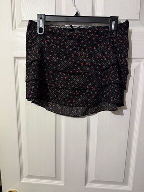 Women's Black Mini Skirt with Red Floral Print
Size M